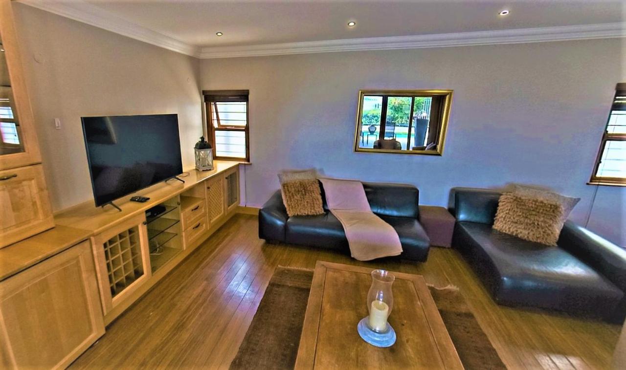 Blaauw Village Guest House 블루버그스트랜드 외부 사진