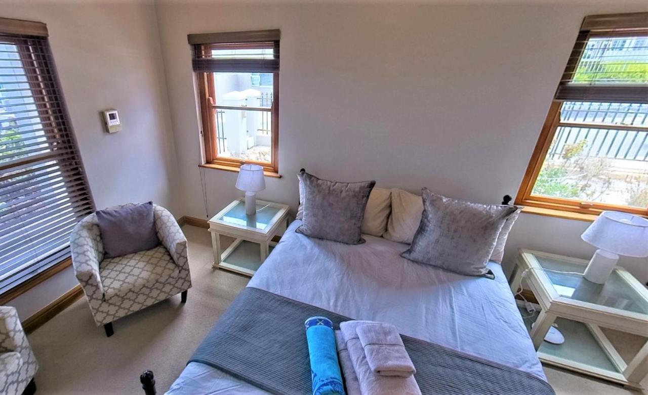 Blaauw Village Guest House 블루버그스트랜드 외부 사진
